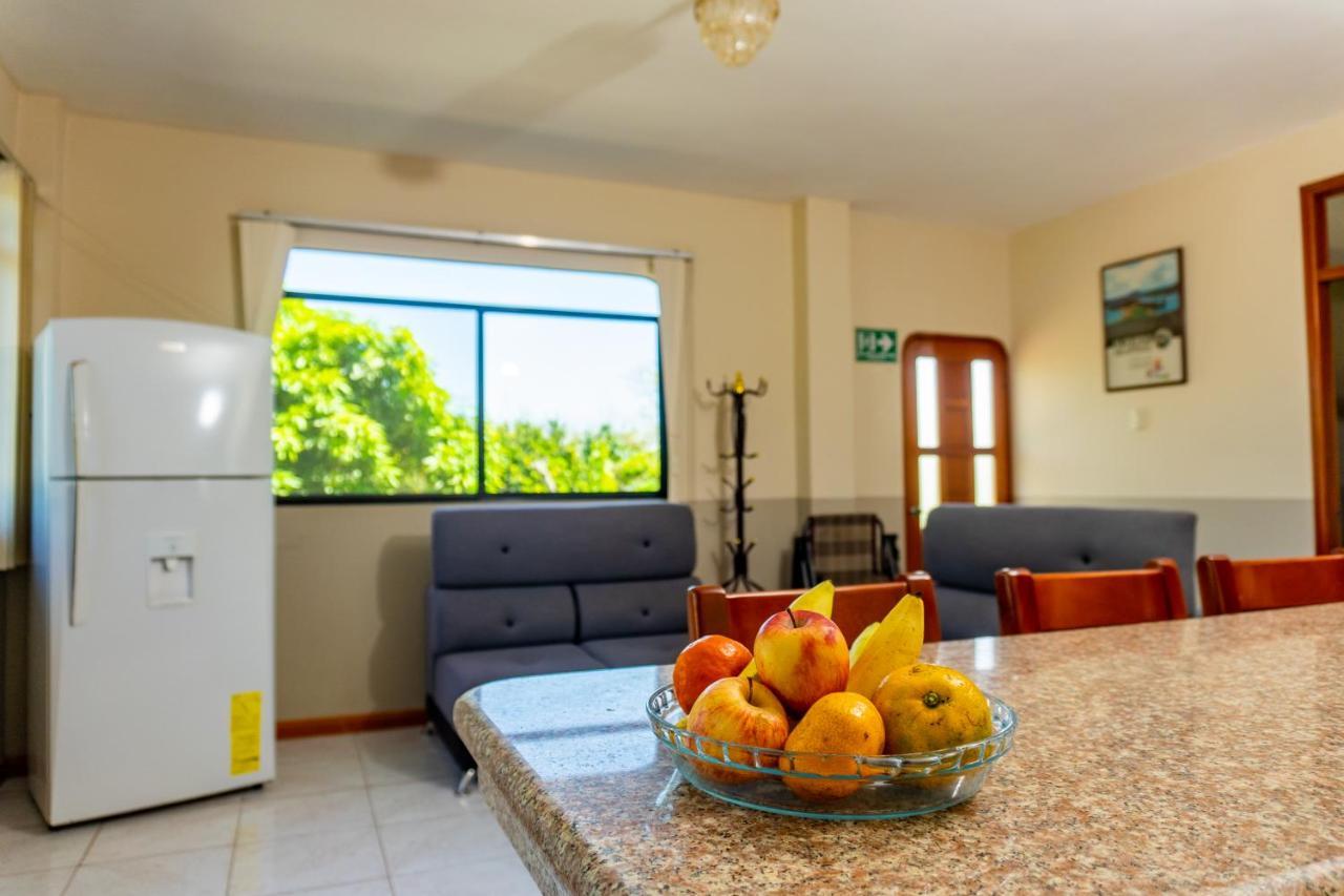 Cucuve Eco Hostal Пуэрто-Бакерисо-Морено Экстерьер фото