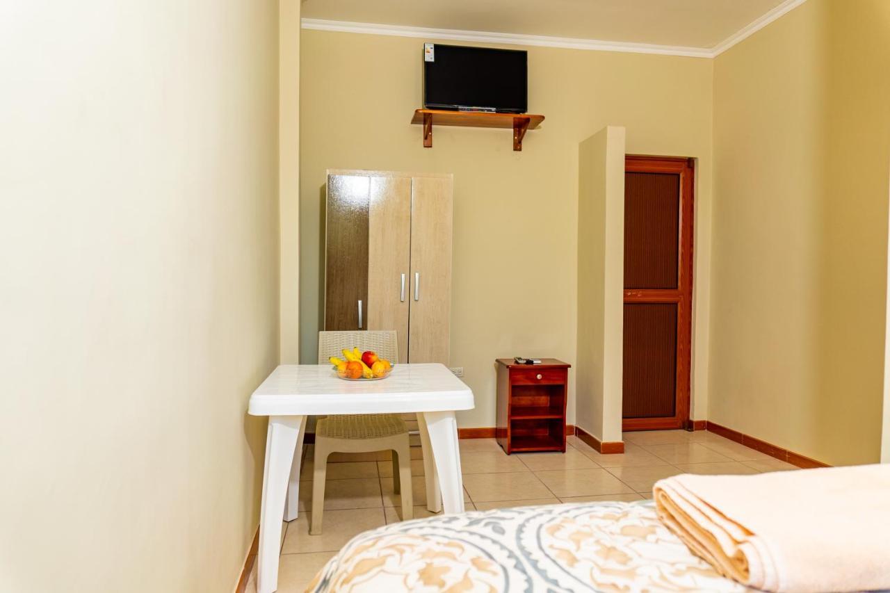 Cucuve Eco Hostal Пуэрто-Бакерисо-Морено Экстерьер фото